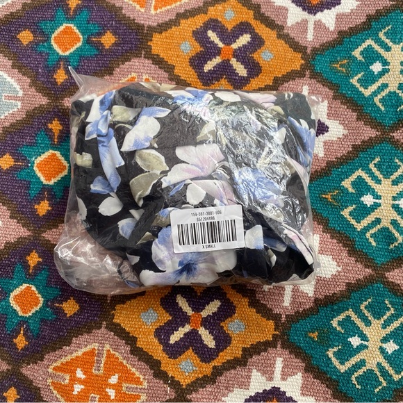 Abercrombie & Fitch Asymmetrical Cinched MIDI Dress Black Floral BRAND NEW $130 - Picture 3 of 16